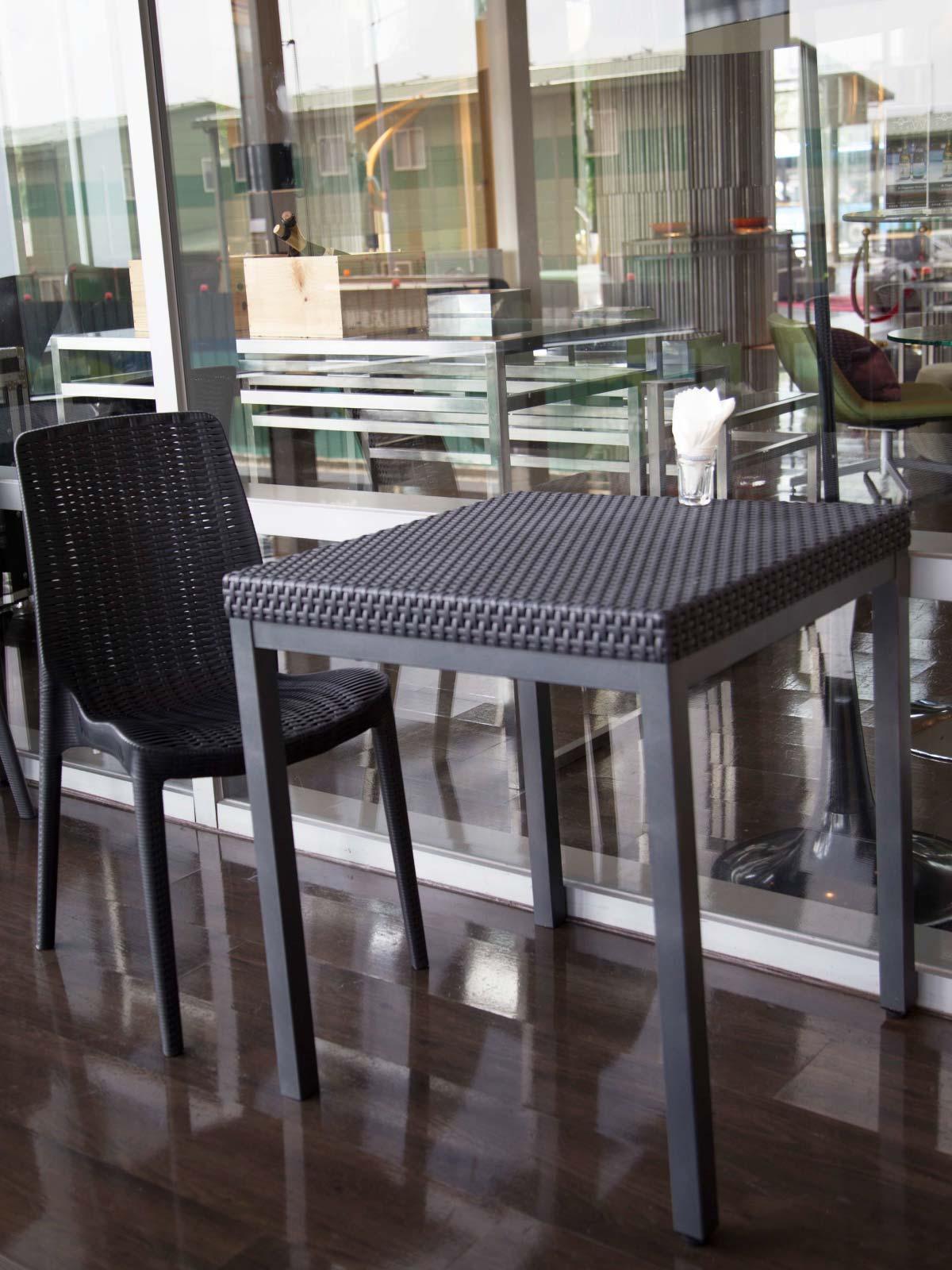 Lagoon, Silla Rue 7025, Silla de comedor, silla de comedor para exterior, silla de comedor para interior, Muebles de rattan sintetico, Mobiliario de terraza, Diseño de ratan, Resistente a los rayos UV, Muebles resistentes a los rayos UV, Muebles de mimbre