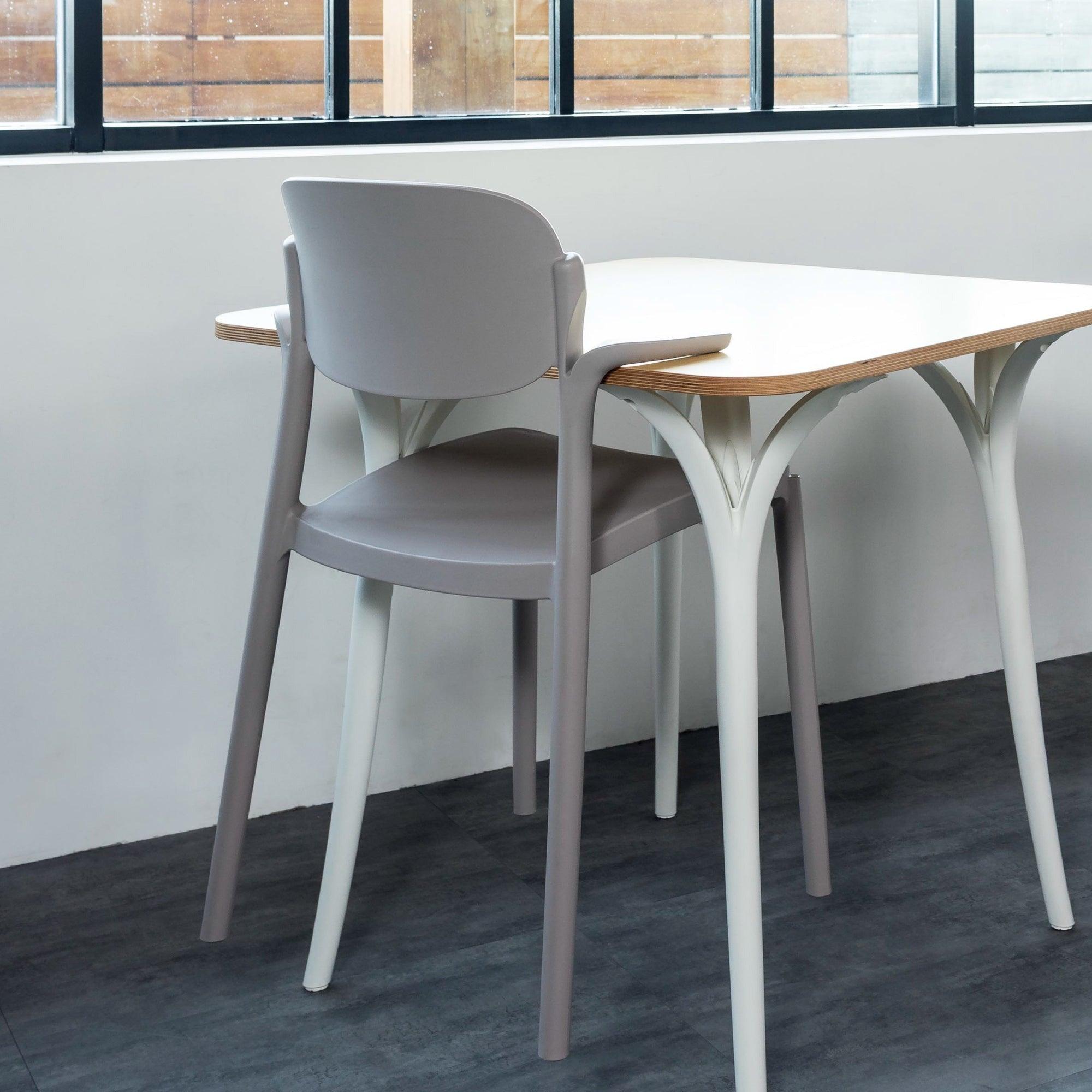 Lagoon, Silla Brazo 7202, Silla de comedor, silla de comedor para exterior, silla de comedor para interior, Muebles de interior, Mobiliario de terraza, Sillas para terraza, Resistente a los rayos UV, Muebles resistentes a los rayos UV, Muebles de exterior