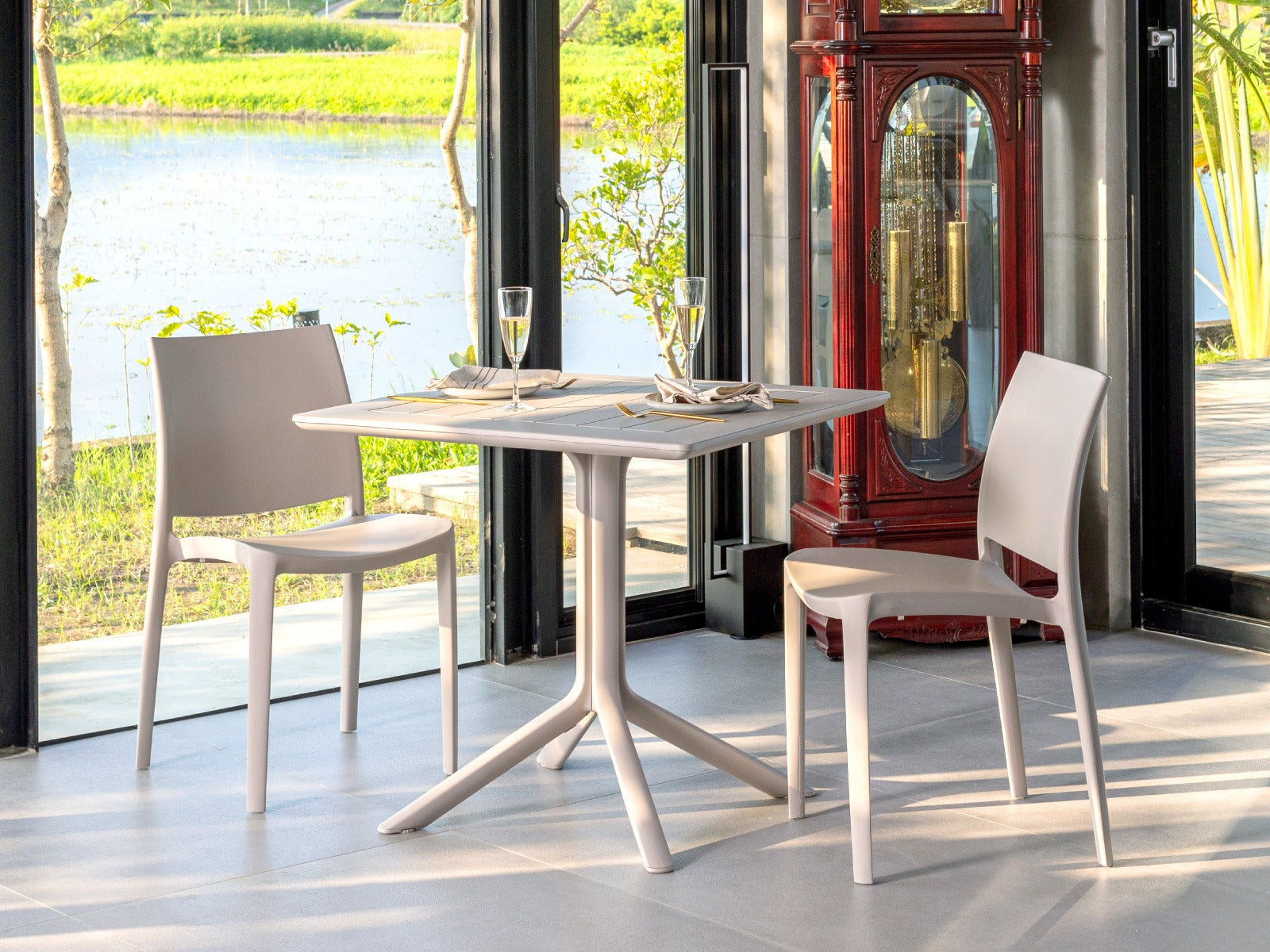Lagoon Mesa de Comedor Cuadrada de Polipropileno con Protección UV, Resistente a Exteriores, Modelo Venice 7155