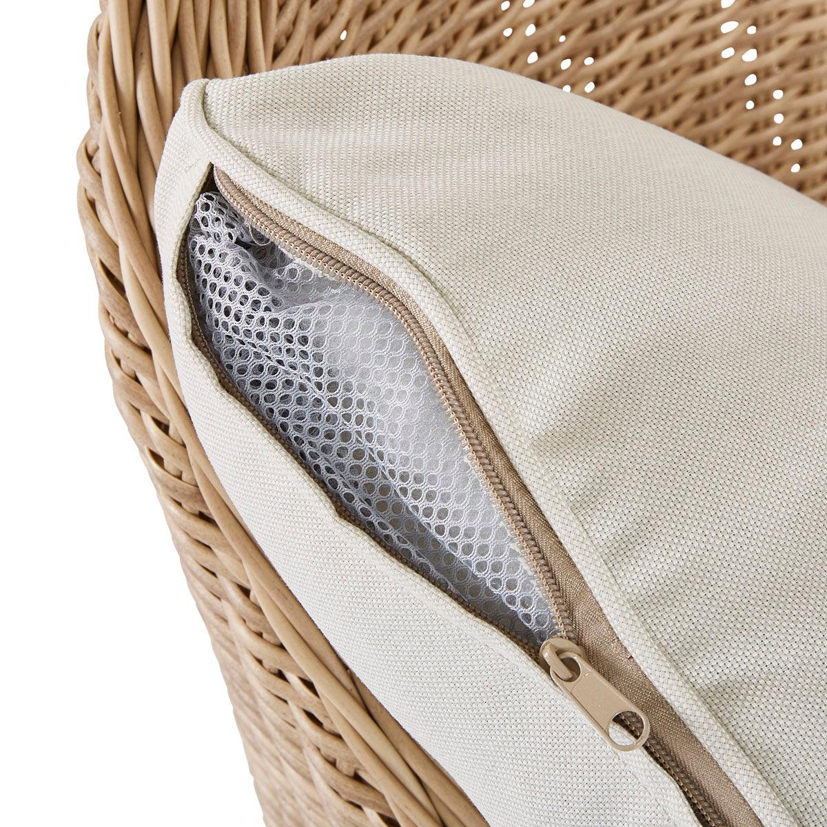 Naterial Set de 2 Sillones Tipo Ratán con Cojin y Descansabrazos Aptos para Exterior, Modelo Medena - LuzDeco