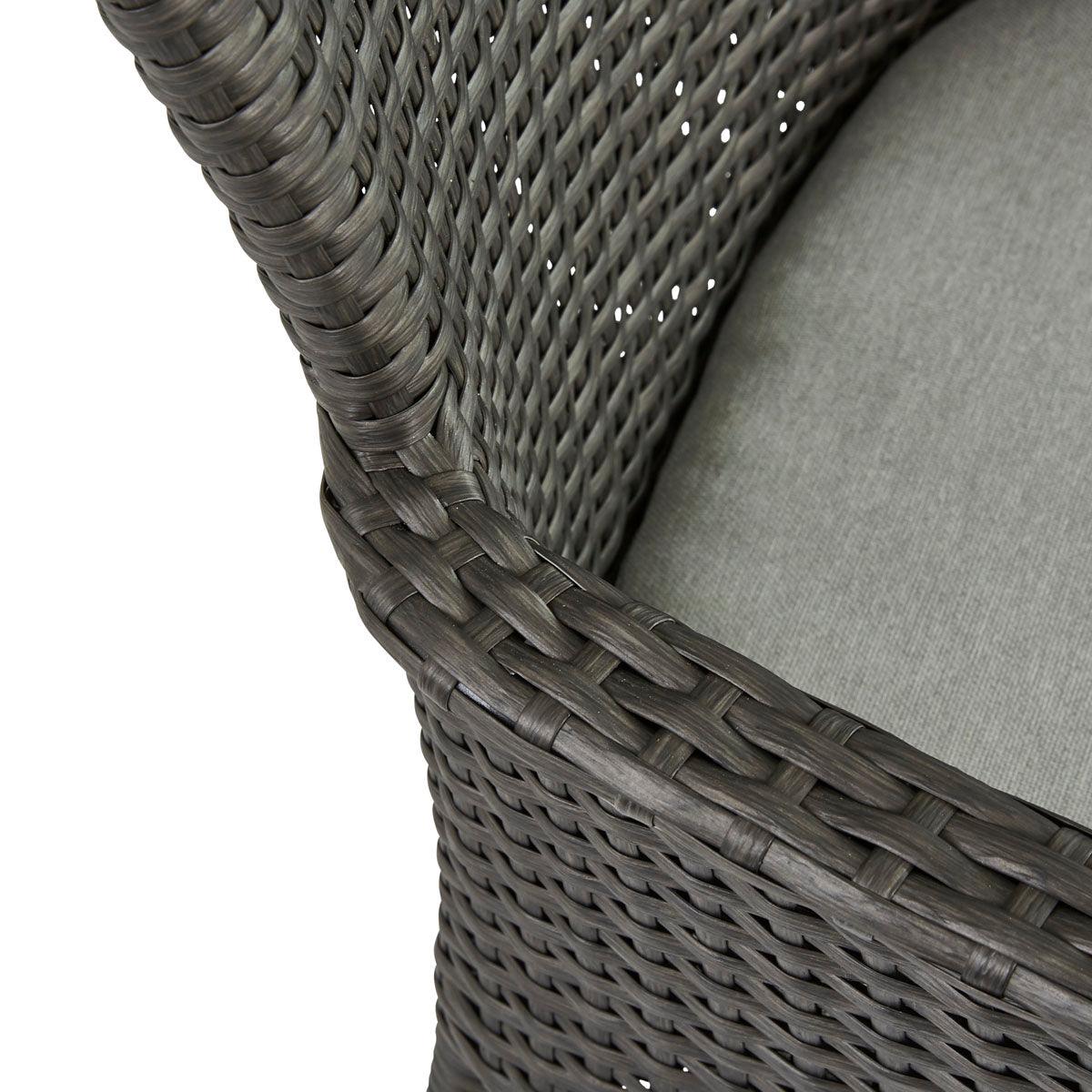 Naterial Silla Tipo Ratán con Cojín y Descansabrazos Apta para Exterior, Modelo Noa - LuzDeco