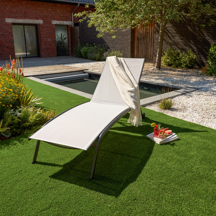 Naterial Camastro Ajustable Apilable de Acero y Malla con Ruedas, Modelo Rivera