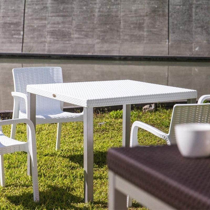 Lagoon, Oslo 7020, Mesa de comedor, Mesa de comedor para exterior, Mesa de comedor para interior, Muebles de rattan, Rattan sintético, Mobiliario de terraza, Diseño en rattan, Resistente a la intemperie, Muebles resistentes UV, Muebles de mimbre sintético.